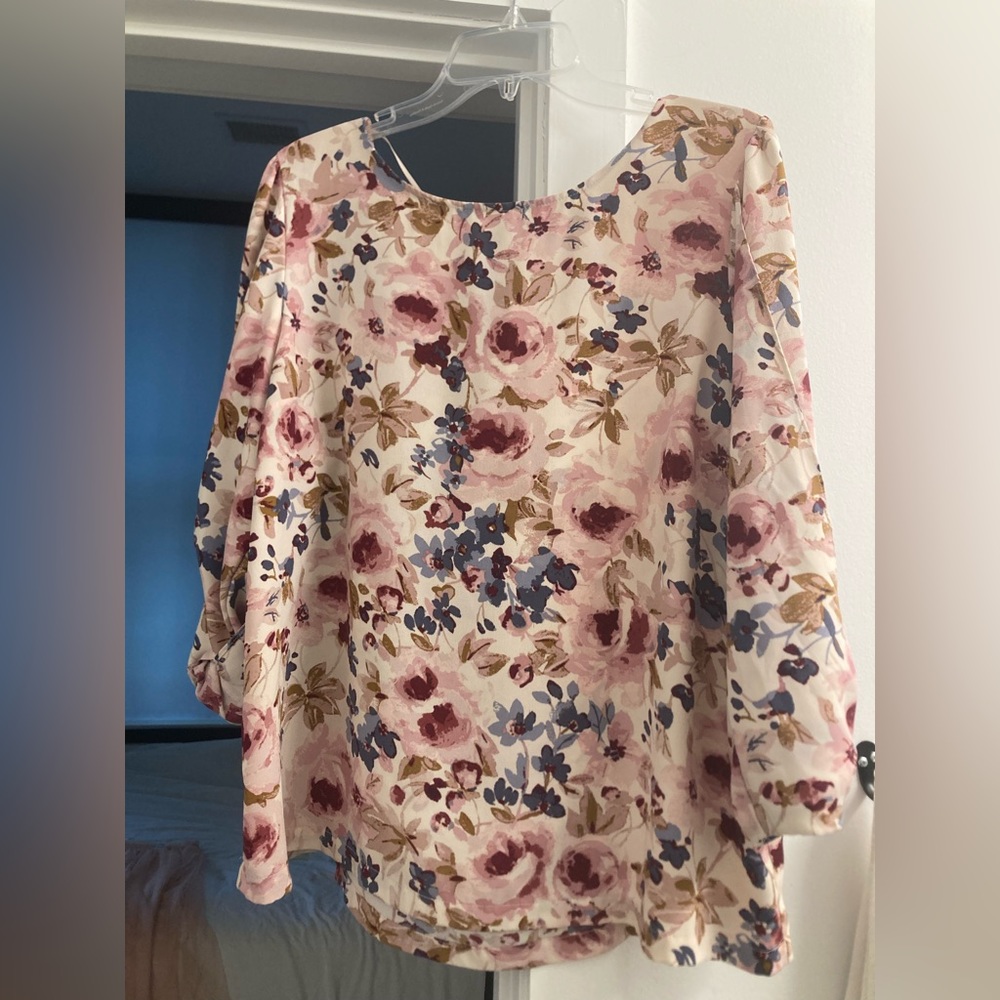 LC: Lauren Conrad Floral Top: Size XL